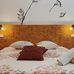 La Maison D'angelique: Gare-adjacent Colocation With Fiber & Netflix Homestay *