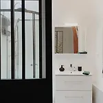 La Maison D'angelique: Gare-adjacent Colocation With Fiber & Netflix Homestay *