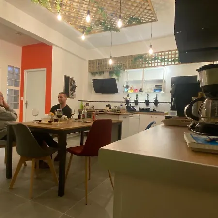 La Maison D'angelique: Gare-adjacent Colocation With Fiber & Netflix Homestay