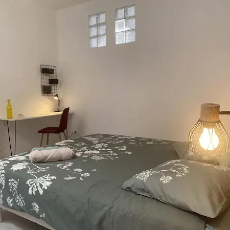La Maison D'angelique: Gare-adjacent Colocation With Fiber & Netflix * Niort