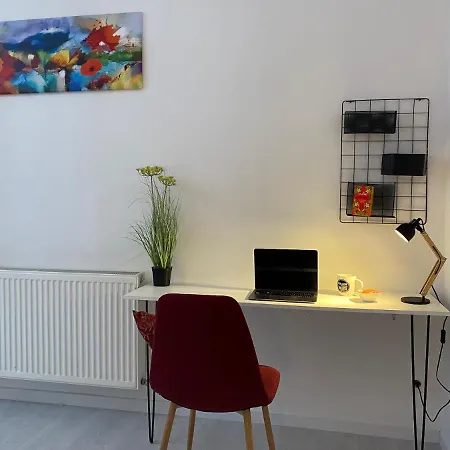 La Maison D'angelique: Gare-adjacent Colocation With Fiber & Netflix