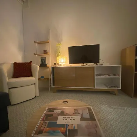 La Maison D'angelique: Gare-adjacent Colocation With Fiber & Netflix Homestay